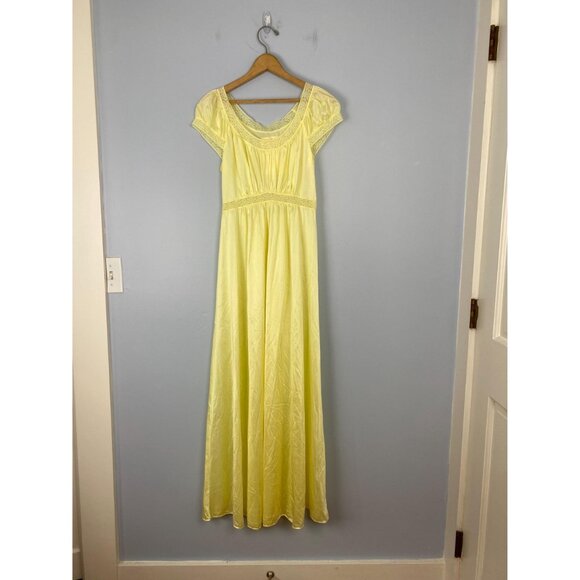 Vintage NWT Shadowline 80s Nightgown with Lace Detail, Size Small, Light Yellow - Picture 5 of 9